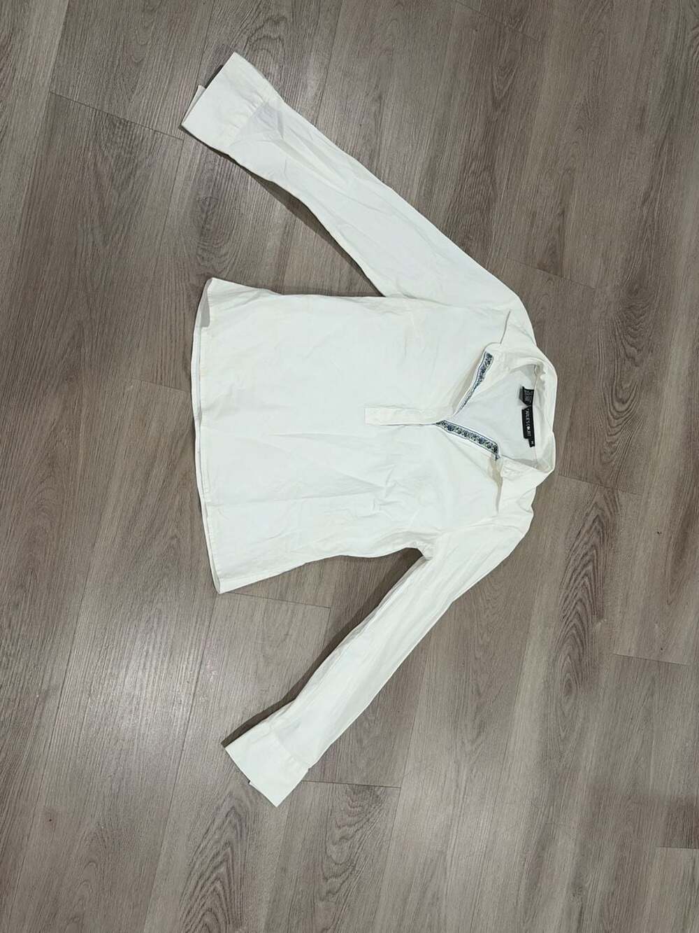 Carlie's Court Long Sleeve Blouse Size M White Floral Trim Collar